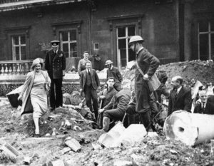 battle of britain buckingham palace bombed WWII queen elizabeth
